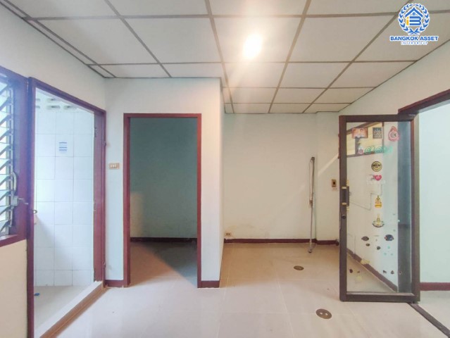 *****ทาวน์เฮ้าส์มือสองย่านนนทบุรี ม.ทรายทองวิลเลจ ติวานนท์ 45 เนื้อที่เยอะถึง 22 ตร.ว. ฟังก์ชัน 3 ห้องนอน 2 ห้องน้ำ 1 ที่จอดรถ บนทำเลเชื่อมต่อใจกลางเมือง ใกล้ห้าแยกปากเกร็ด, เซ็นทรัลแจ้งวัฒนะ, เซ็นทรัลรัตนาธิเบศร์, และรถไฟฟ้าสายสีชมพู "สถานีกระทรวงสาธารณสุข"